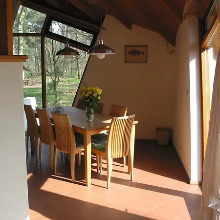 Vakantiehuis Modern Lakeside Escape Herpen