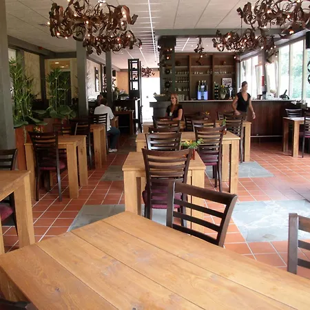 Modern Lakeside Escape Vakantiehuis *