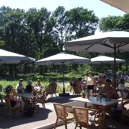 Modern Lakeside Escape Vakantiehuis *