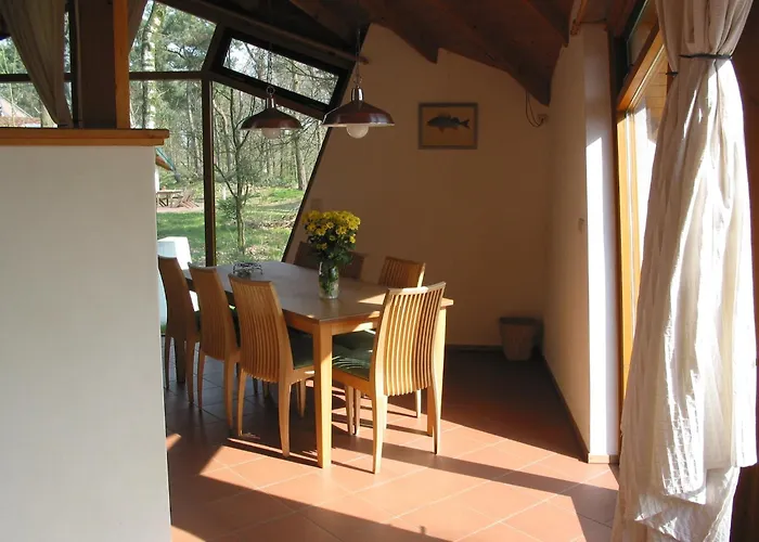 Σπίτι διακοπών Modern Lakeside Escape Herpen