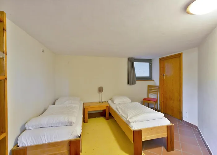 Modern Lakeside Escape