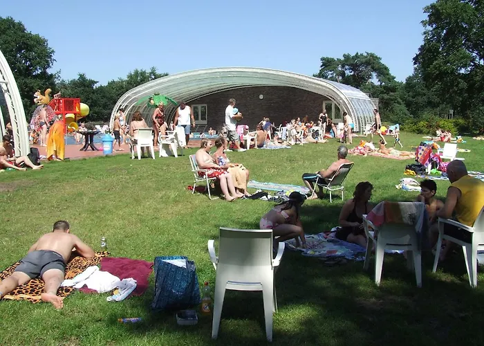 Modern Lakeside Escape Σπίτι διακοπών