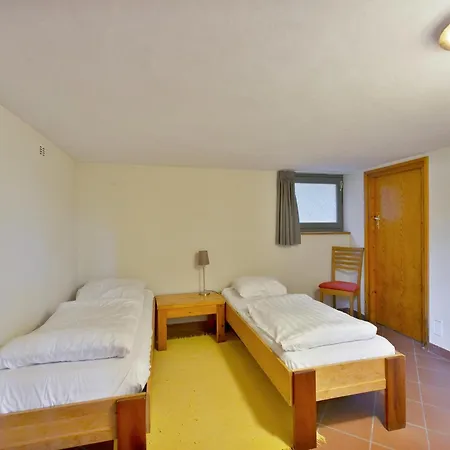 Modern Lakeside Escape