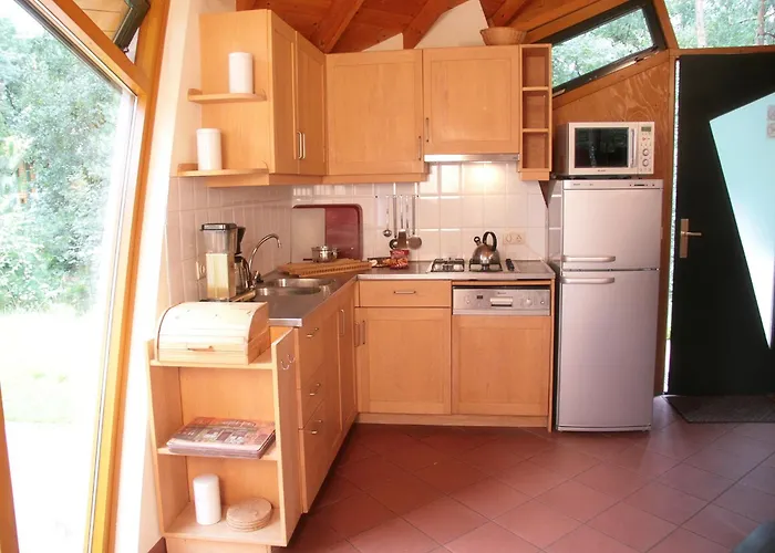 Modern Lakeside Escape Casa de Férias Herpen