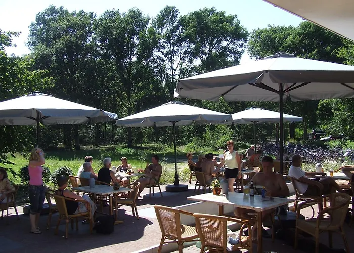 Modern Lakeside Escape Casa de Férias *